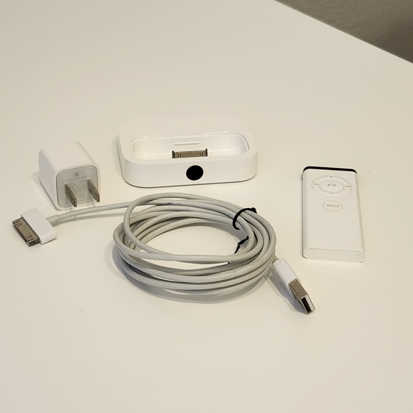 Apple iPod Universal Dock A1153 Remote A1156 30-Pin Cable Charger Tested Works